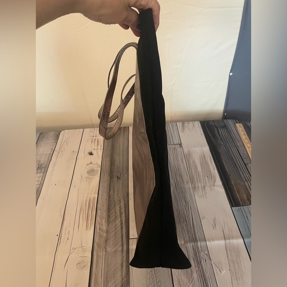 Jimmy Choo Parfums Black & Silver Metallic Large Vegan Leather Tote - Picture 5 of 7